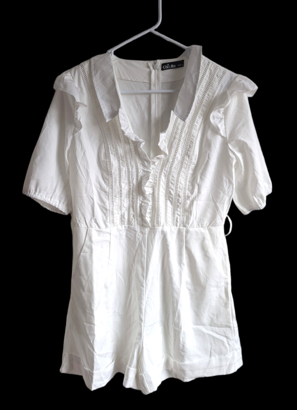 Chic Me Womens White Romper Ruffle Cutout Accents Collared Size Large
